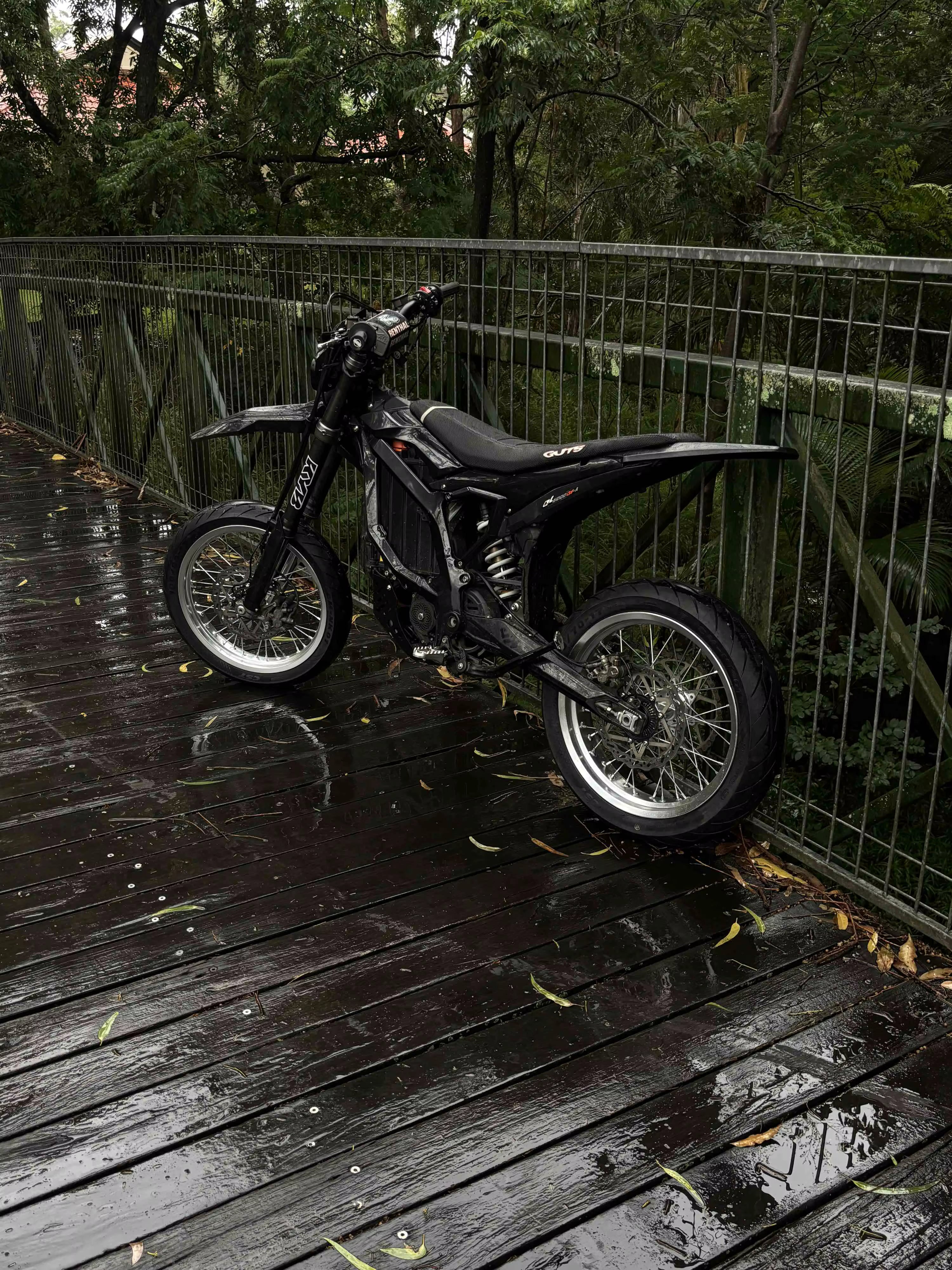 Chrome Ultra Bee Supermoto Kit